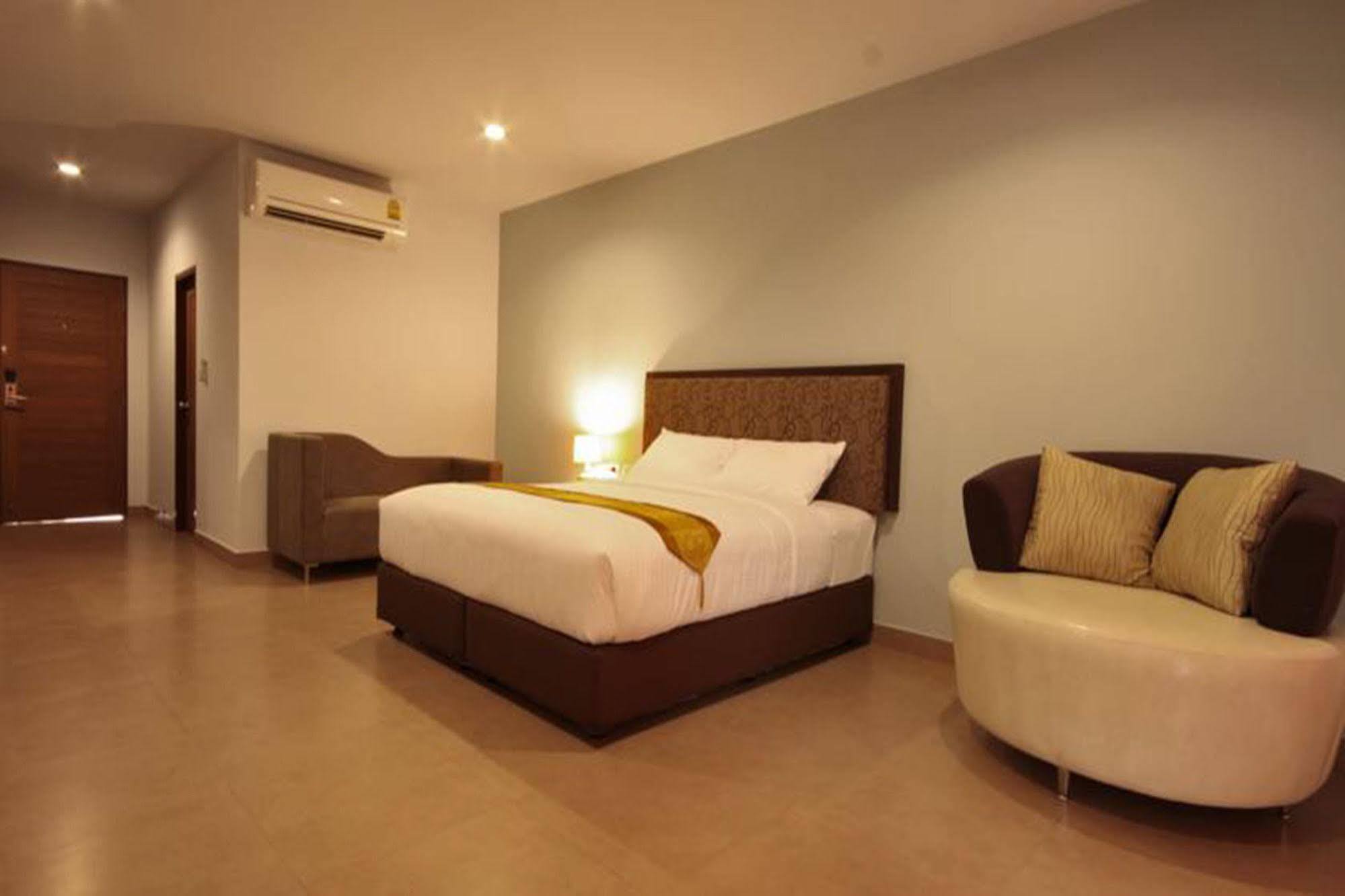 Paragon Suites Resort Jomtien Beach Exterior photo