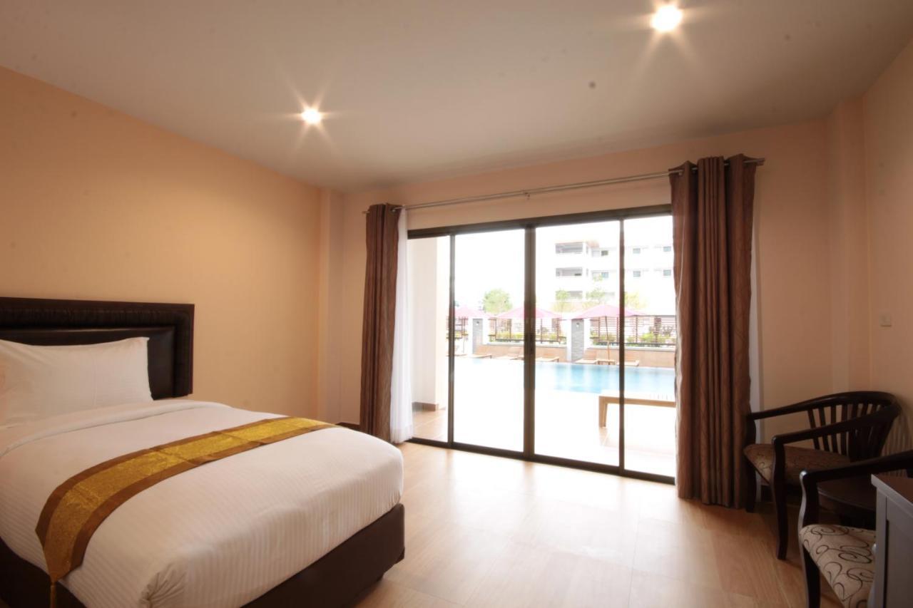 Paragon Suites Resort Jomtien Beach Exterior photo