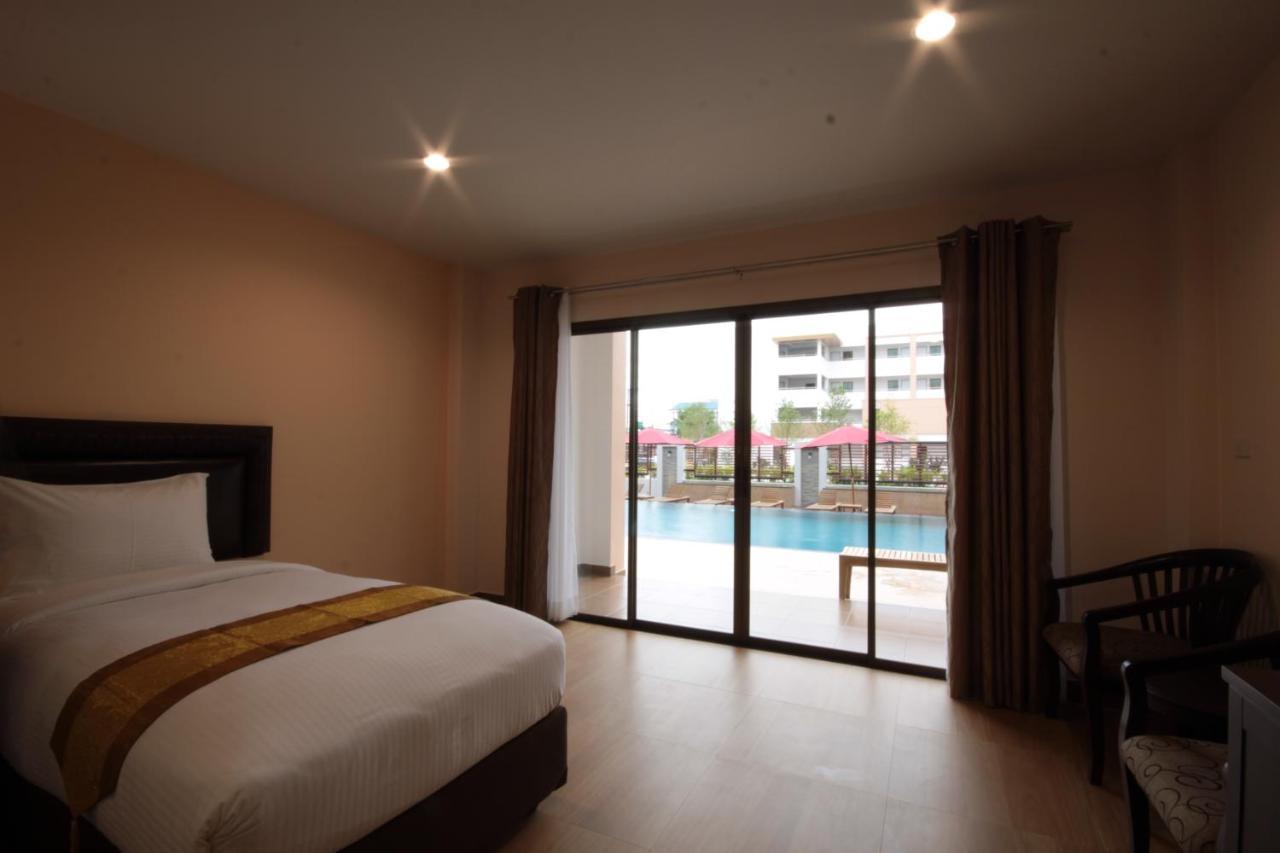 Paragon Suites Resort Jomtien Beach Exterior photo